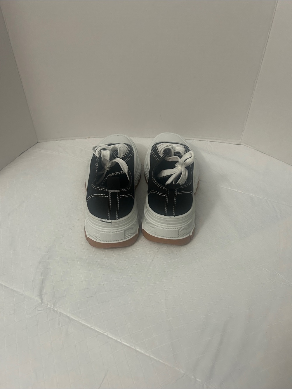 Taxi Women's Black White Low Top Canvas Sneakers Lace-Up Size 8 Fair - Picture 6 of 11